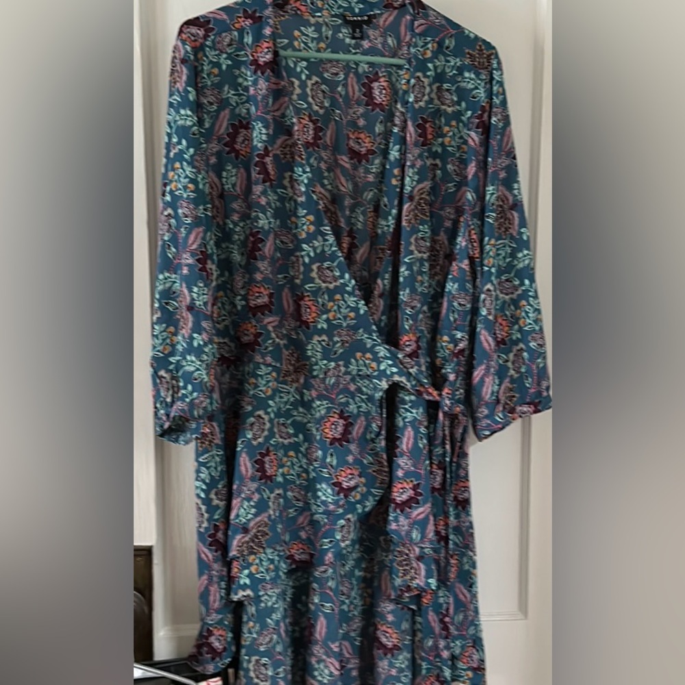 Lovely wrap kimono style top.